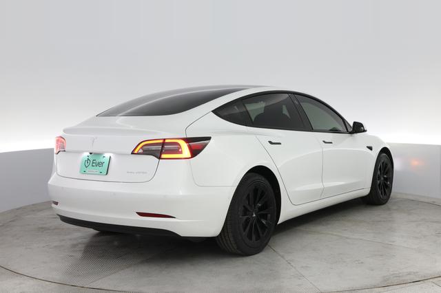 2022 Tesla Model 3 — photo 2 of 23