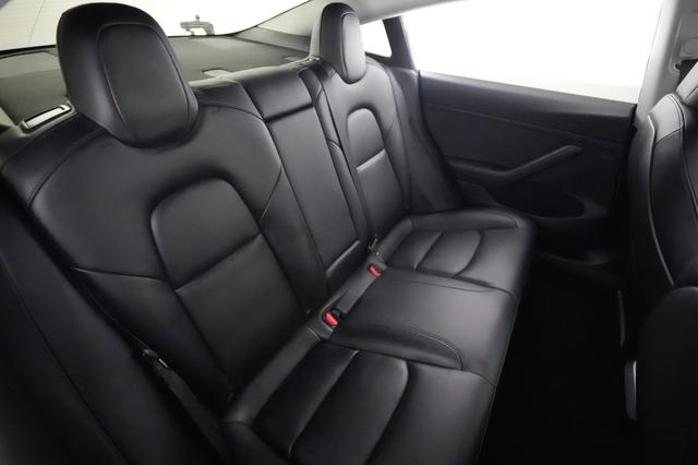 2022 Tesla Model 3 — photo 4 of 23