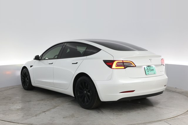 2022 Tesla Model 3 — photo 13 of 23