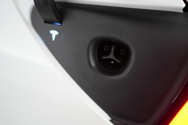 2022 Tesla Model 3 — photo 8 of 23
