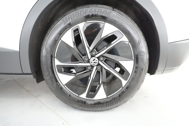 2022 Volkswagen ID.4 — photo 17 of 20