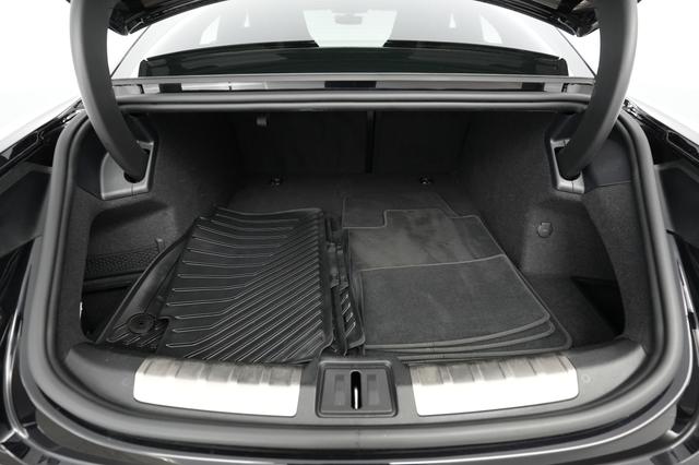 2020 Porsche Taycan — photo 6 of 22