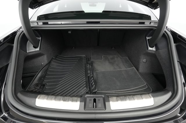 2020 Porsche Taycan — photo 6 of 22