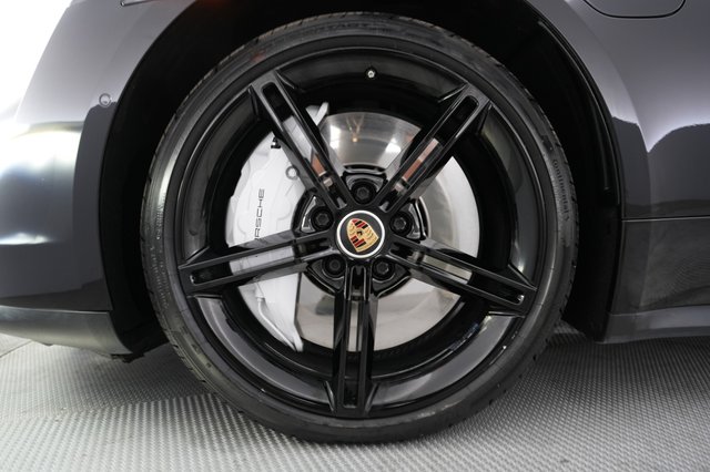 2020 Porsche Taycan — photo 15 of 22