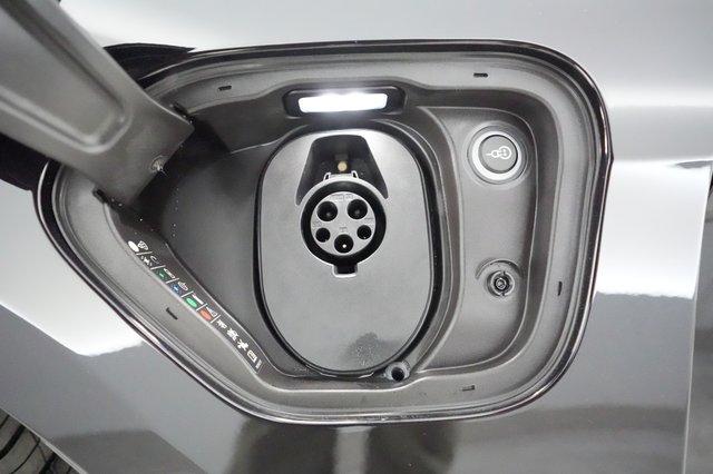 2020 Porsche Taycan — photo 21 of 22