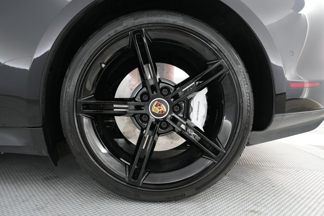 2020 Porsche Taycan — photo 16 of 22