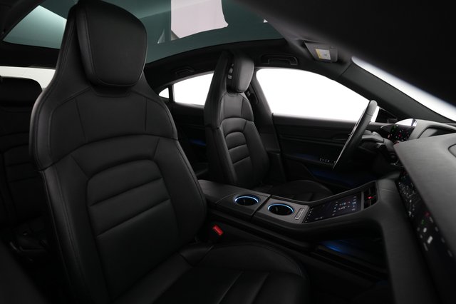 2020 Porsche Taycan — photo 5 of 22