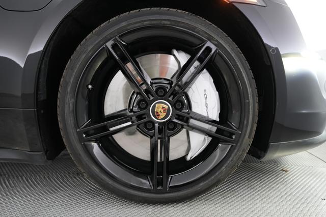 2020 Porsche Taycan — photo 7 of 22