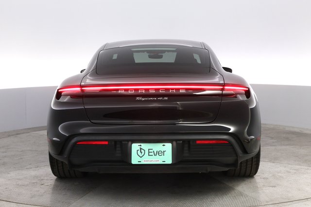 2020 Porsche Taycan — photo 12 of 22