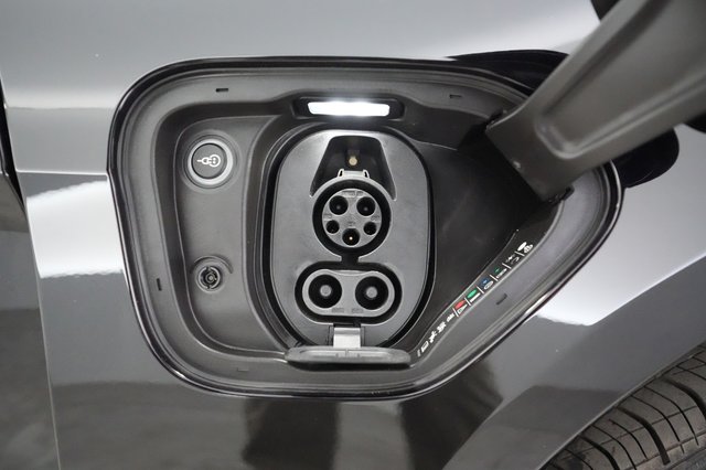 2020 Porsche Taycan — photo 8 of 22