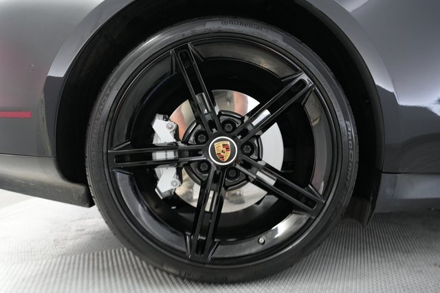 2020 Porsche Taycan — photo 17 of 22