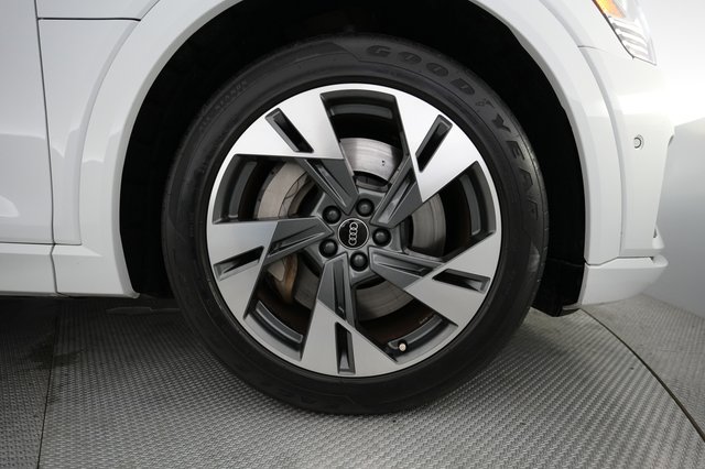 2021 Audi e-tron — photo 16 of 21