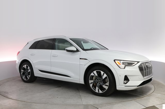 2021 Audi e-tron — photo 11 of 21