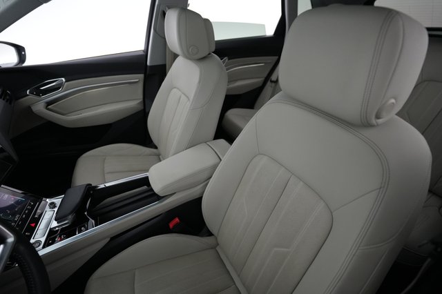 2021 Audi e-tron — photo 3 of 21