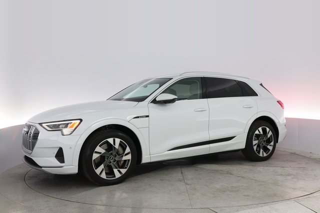 2021 Audi e-tron — photo 14 of 21
