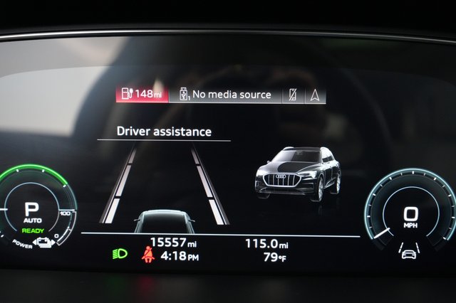2021 Audi e-tron — photo 5 of 21
