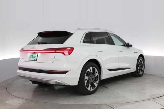 2021 Audi e-tron — photo 2 of 21