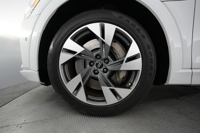2021 Audi e-tron — photo 7 of 21