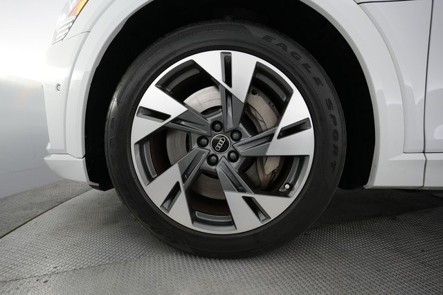 2021 Audi e-tron — photo 7 of 21