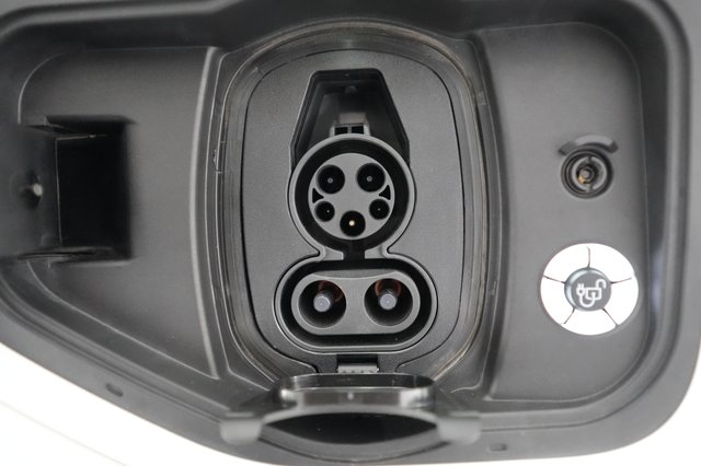 2022 Ford F-150 Lightning — photo 8 of 15