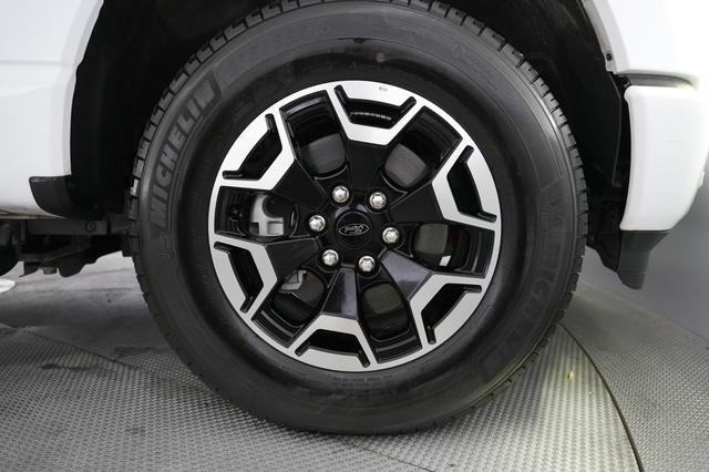 2022 Ford F-150 Lightning — photo 10 of 15