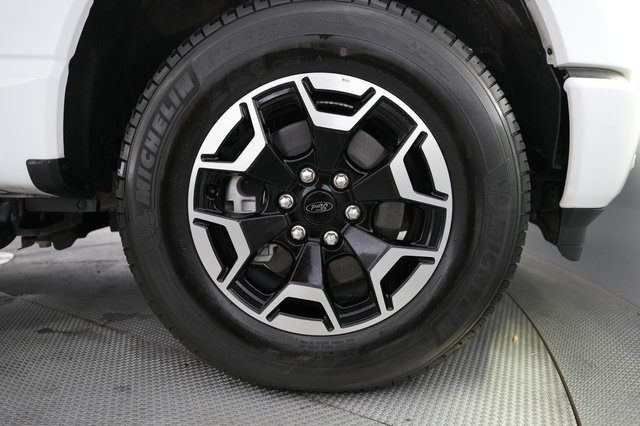 2022 Ford F-150 Lightning — photo 10 of 15