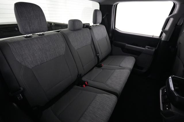 2022 Ford F-150 Lightning — photo 4 of 15
