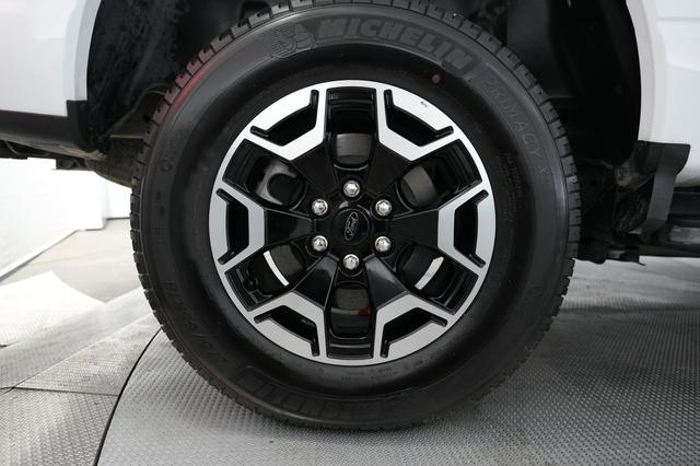 2022 Ford F-150 Lightning — photo 9 of 15