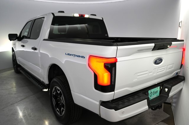 2022 Ford F-150 Lightning — photo 2 of 15