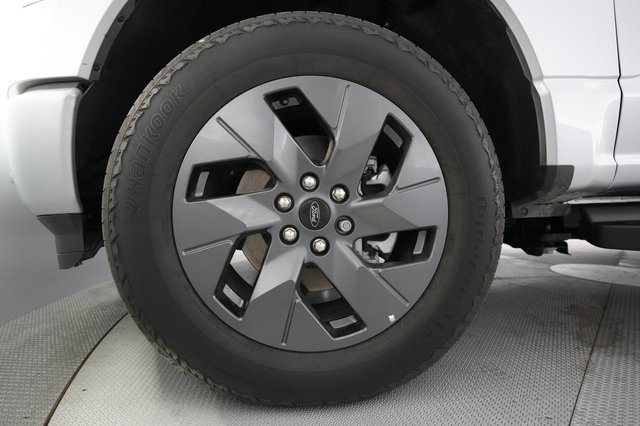 2024 Ford F-150 Lightning — photo 13 of 19