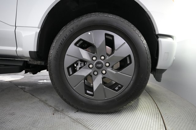 2024 Ford F-150 Lightning — photo 14 of 19