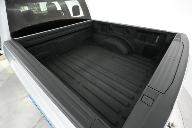 2024 Ford F-150 Lightning — photo 6 of 19
