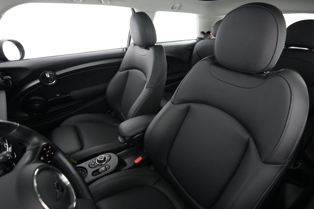 2024 MINI Cooper SE — photo 3 of 20