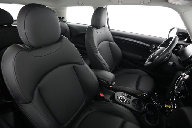 2024 MINI Cooper SE — photo 18 of 20