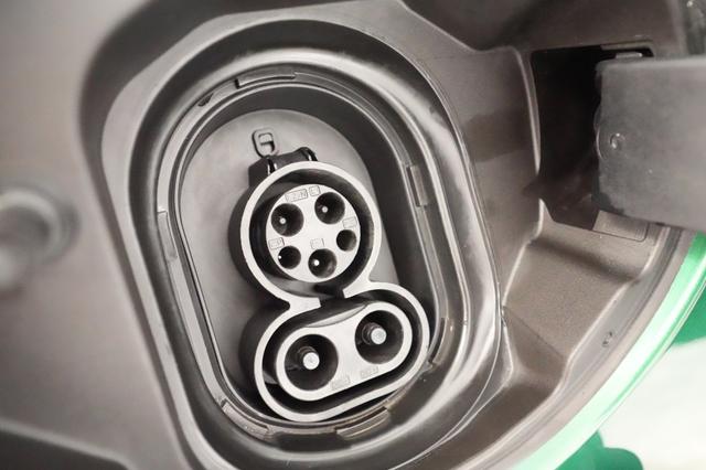 2024 MINI Cooper SE — photo 8 of 20