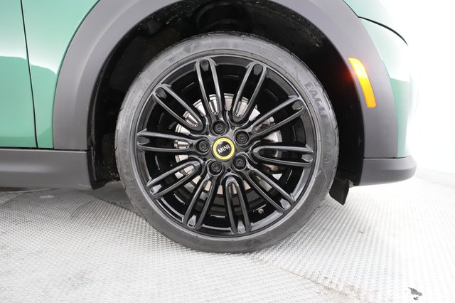 2024 MINI Cooper SE — photo 17 of 20
