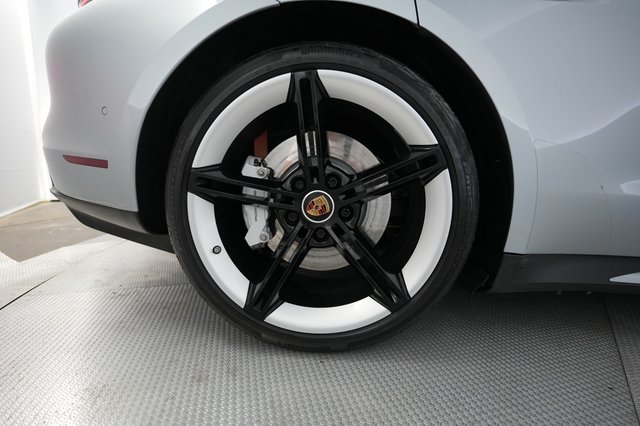 2020 Porsche Taycan — photo 16 of 22