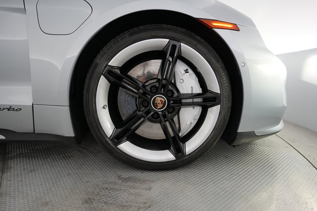 2020 Porsche Taycan — photo 15 of 22
