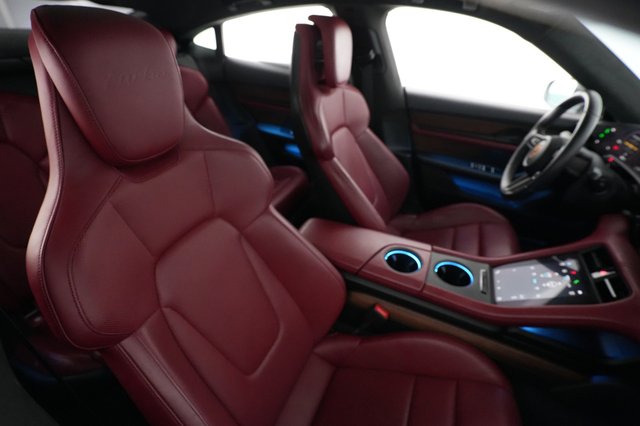 2020 Porsche Taycan — photo 18 of 22