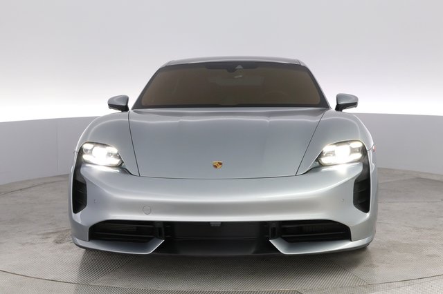 2020 Porsche Taycan — photo 9 of 22