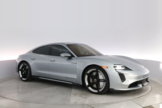 2020 Porsche Taycan — photo 11 of 22