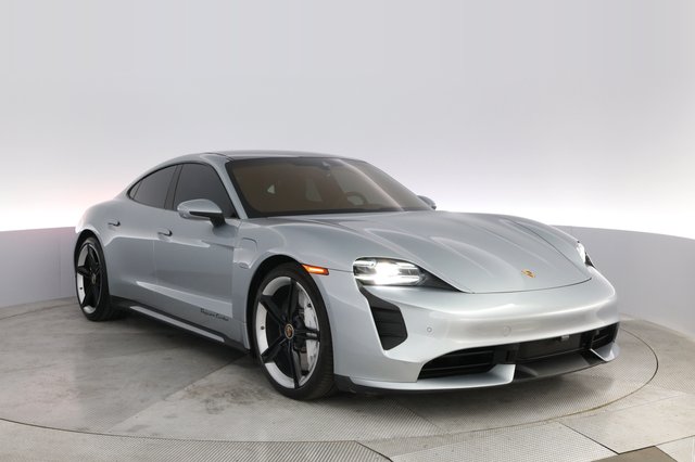 2020 Porsche Taycan — photo 10 of 22