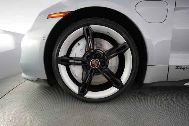 2020 Porsche Taycan — photo 7 of 22