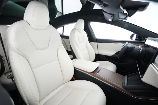 2022 Tesla Model S — photo 18 of 22