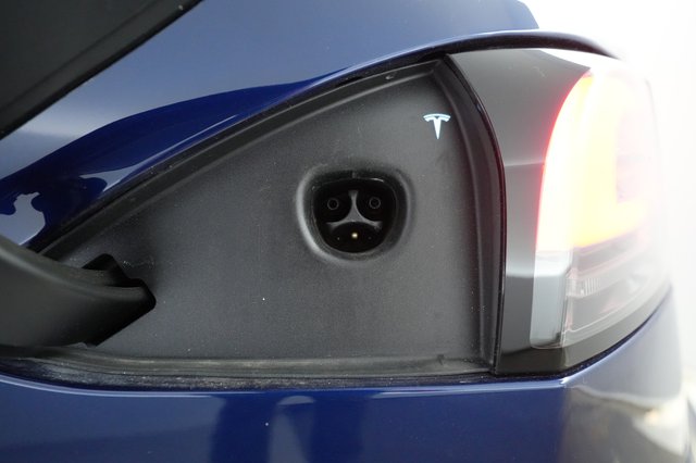 2022 Tesla Model S — photo 8 of 22