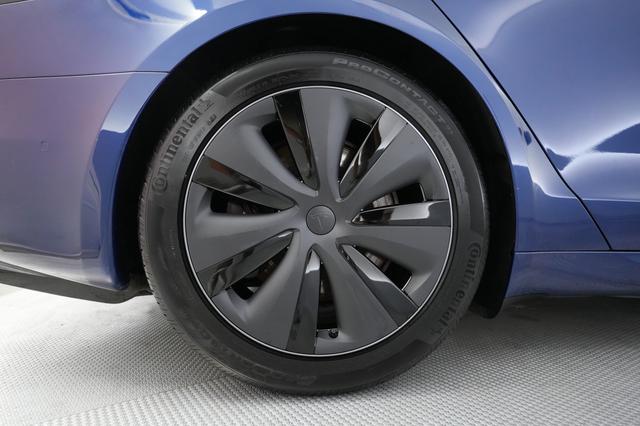 2022 Tesla Model S — photo 7 of 22