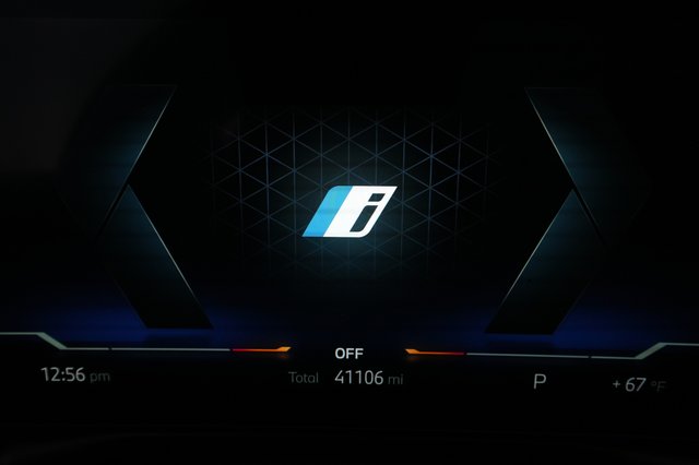 2022 BMW i4 — photo 5 of 21