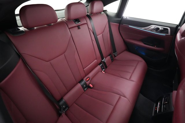 2022 BMW i4 — photo 4 of 21