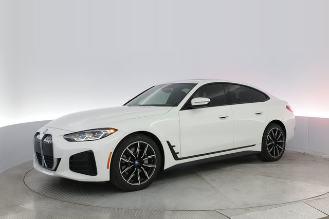 2022 BMW i4 — photo 14 of 21