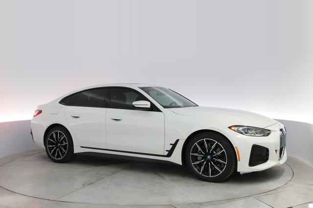 2022 BMW i4 — photo 11 of 21